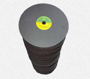 Rail cutting wheel